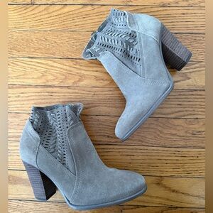 Vince Camuto Women's taupe Gray Suede Bootie 8 Fenyia Perforated Leather Size 6
